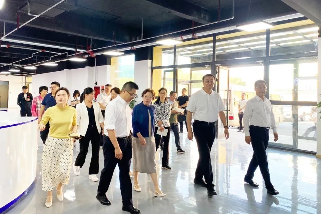 All-China Women’s Federation Secretary Huang Xiaowei and Xinjiang Party Committee Deputy Secretary Zhang Zhu Visit IBI Horgos Digital Economy Headquarters for Research and Guidance